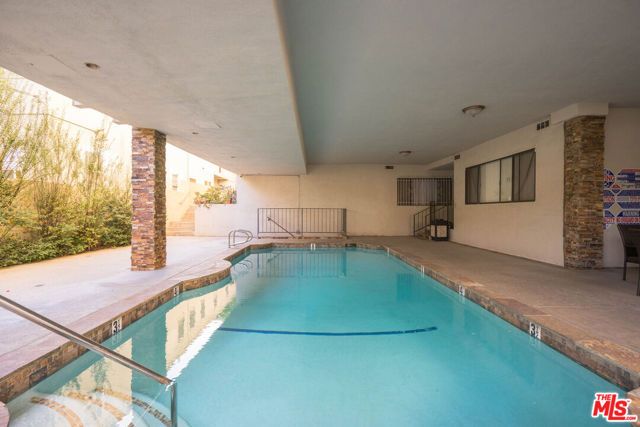 430 MAPLE Drive 203, Beverly Hills, CA 90210