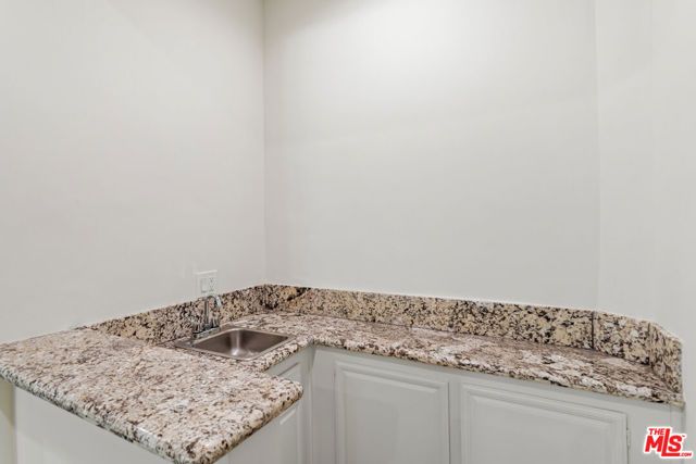 430 MAPLE Drive 203, Beverly Hills, CA 90210