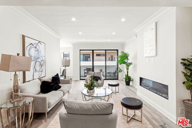 430 MAPLE Drive 203, Beverly Hills, CA 90210