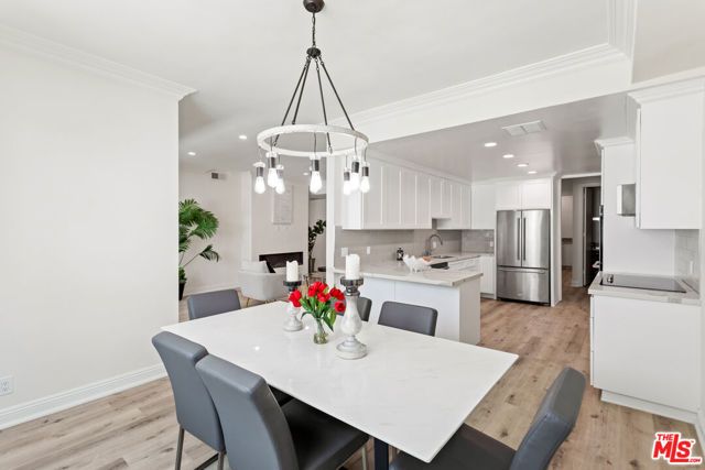 430 MAPLE Drive 203, Beverly Hills, CA 90210