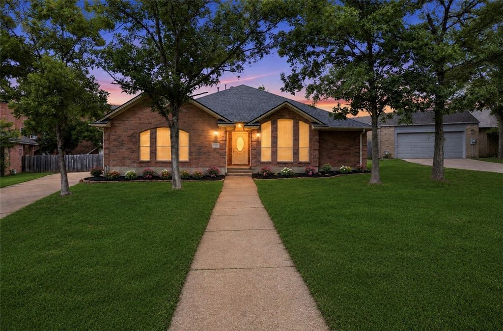205 Chimney Hill Circle, College Station, TX 77840 — photo 2
