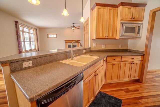 5648 Silver Oak Drive, Fitchburg, WI 53711