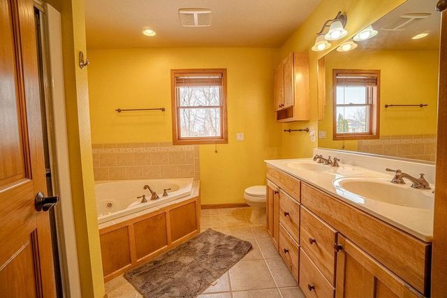 5648 Silver Oak Drive, Fitchburg, WI 53711