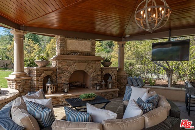 5701 Calais Court, Calabasas, CA 91302