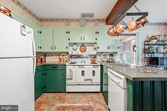 713 KINGS HWY, Moorestown, NJ 08057