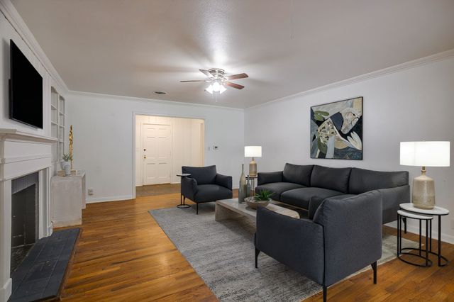 2013 Huntington Lane, Fort Worth, TX 76110