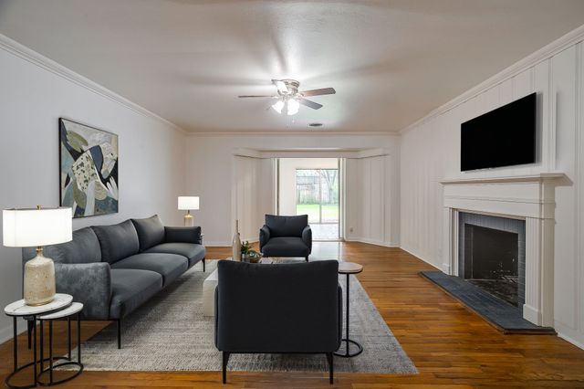 2013 Huntington Lane, Fort Worth, TX 76110