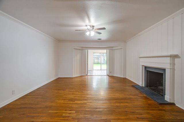 2013 Huntington Lane, Fort Worth, TX 76110