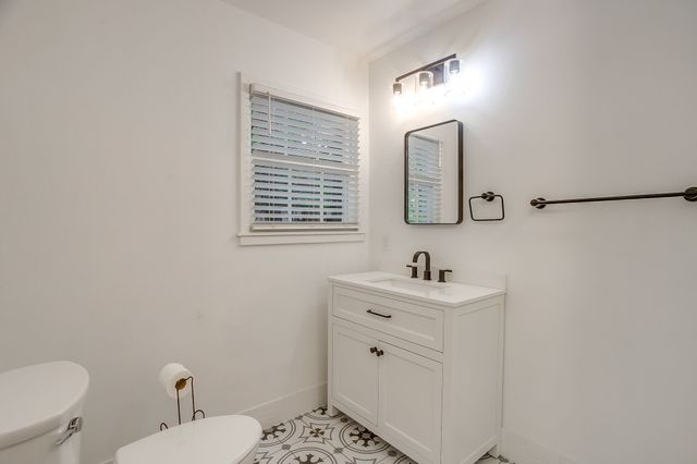 2013 Huntington Lane, Fort Worth, TX 76110