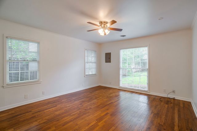 2013 Huntington Lane, Fort Worth, TX 76110