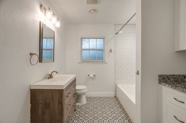 2013 Huntington Lane, Fort Worth, TX 76110