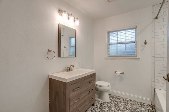 2013 Huntington Lane, Fort Worth, TX 76110