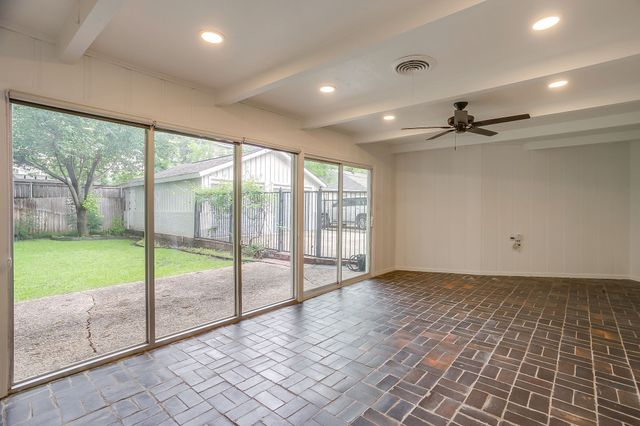 2013 Huntington Lane, Fort Worth, TX 76110