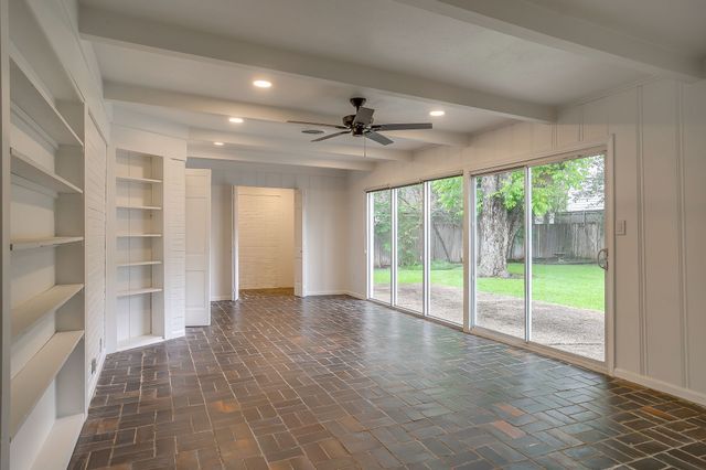 2013 Huntington Lane, Fort Worth, TX 76110