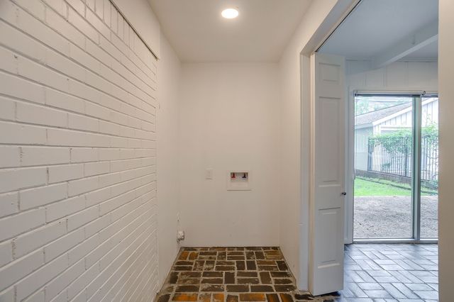 2013 Huntington Lane, Fort Worth, TX 76110