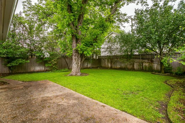 2013 Huntington Lane, Fort Worth, TX 76110