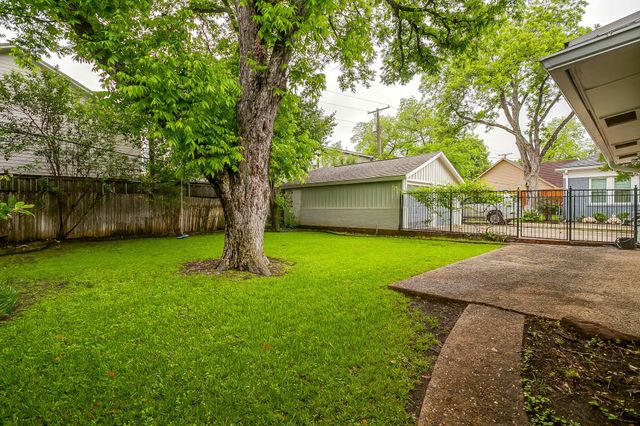 2013 Huntington Lane, Fort Worth, TX 76110