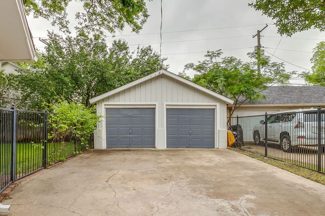 2013 Huntington Lane, Fort Worth, TX 76110