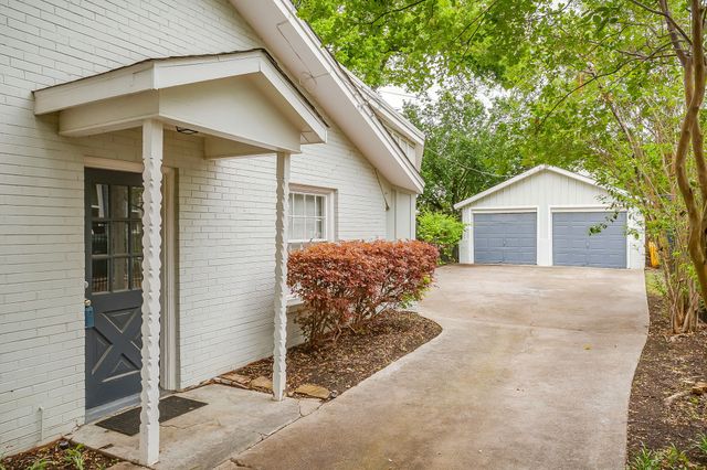 2013 Huntington Lane, Fort Worth, TX 76110