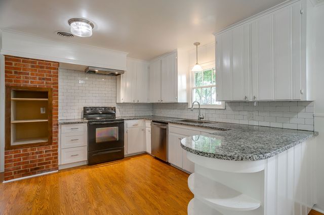 2013 Huntington Lane, Fort Worth, TX 76110