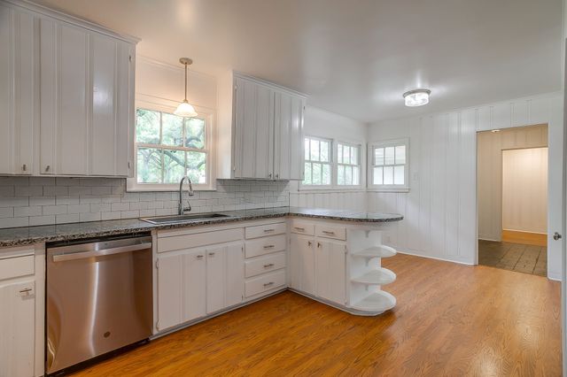 2013 Huntington Lane, Fort Worth, TX 76110