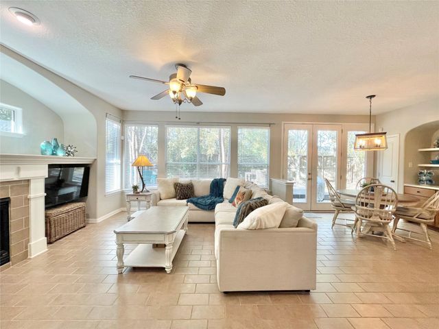 46 Flickering Sun Court, The Woodlands, TX 77382