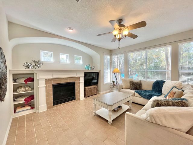 46 Flickering Sun Court, The Woodlands, TX 77382