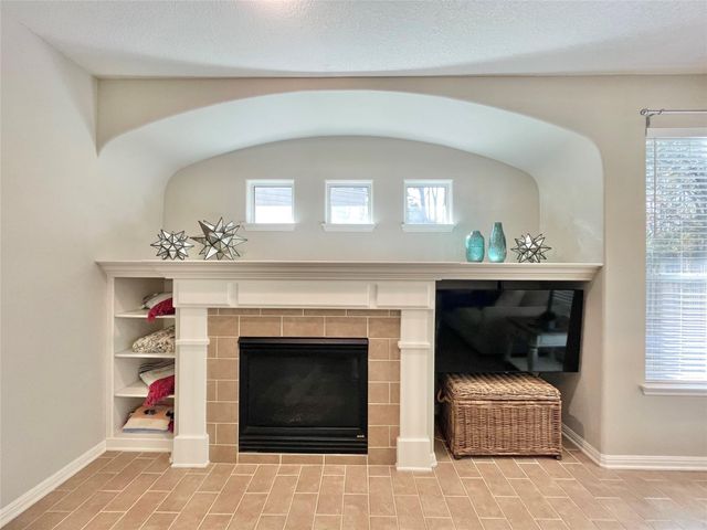 46 Flickering Sun Court, The Woodlands, TX 77382