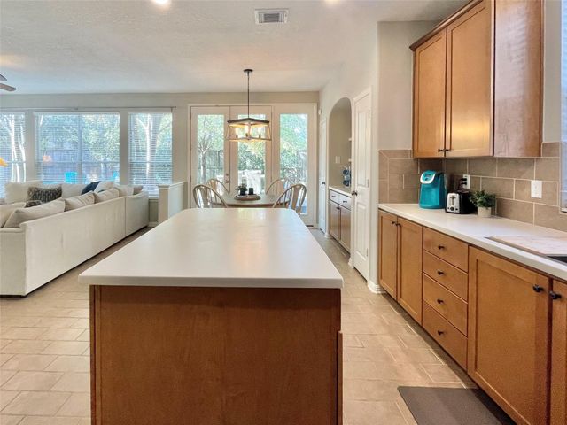 46 Flickering Sun Court, The Woodlands, TX 77382