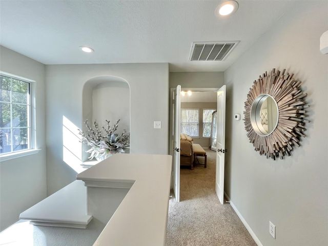 46 Flickering Sun Court, The Woodlands, TX 77382