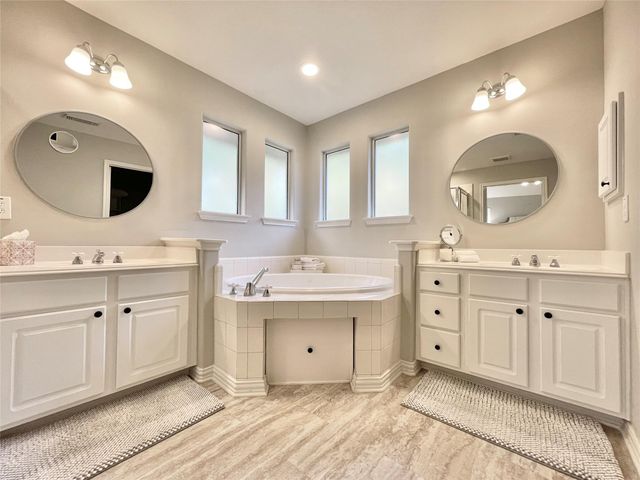 46 Flickering Sun Court, The Woodlands, TX 77382