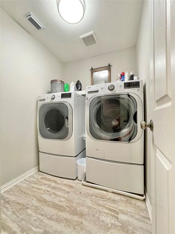 46 Flickering Sun Court, The Woodlands, TX 77382