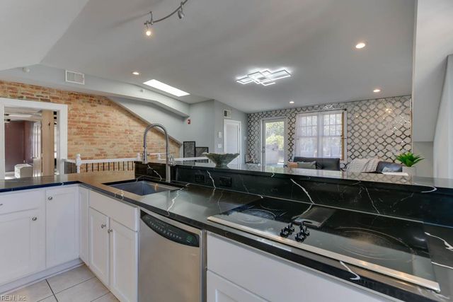 409 Duke St Apt 300, Norfolk, VA 23510