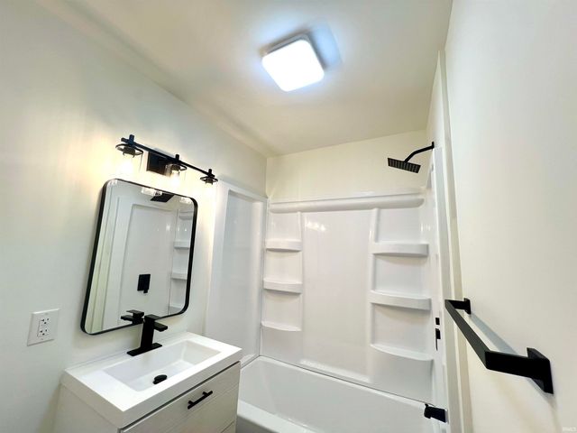 230 N Iowa Street, Chandler, IN 47610