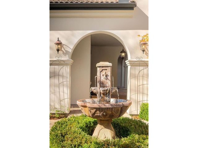 15 Foxtail Cir, Englewood, CO 80113