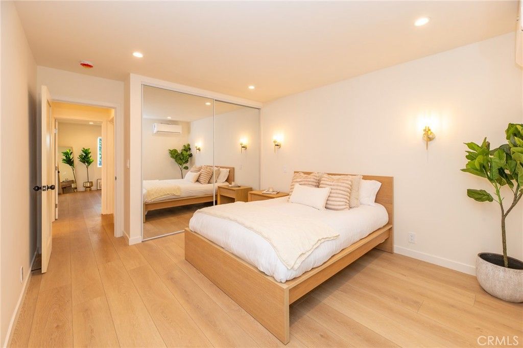 Image 10 of property listing at 1535 W 70th, Los Angeles, CA 90047