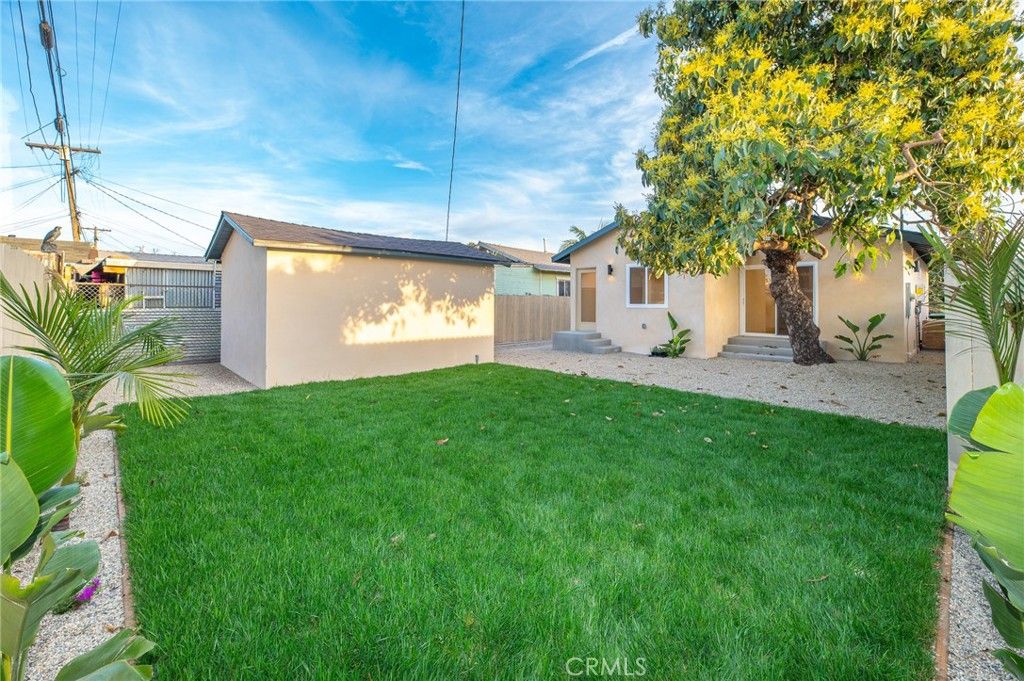 Image 13 of property listing at 1535 W 70th, Los Angeles, CA 90047
