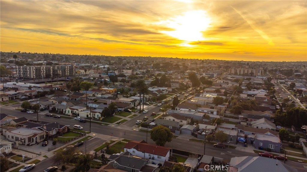 Image 17 of property listing at 1535 W 70th, Los Angeles, CA 90047