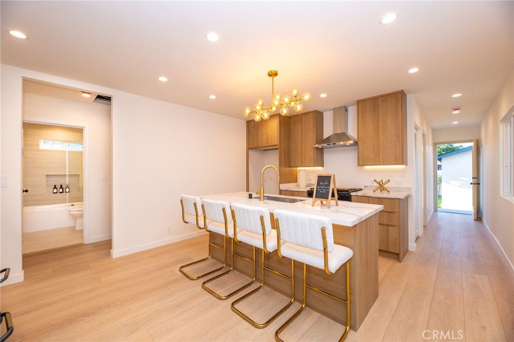 Image 6 of property listing at 1535 W 70th, Los Angeles, CA 90047