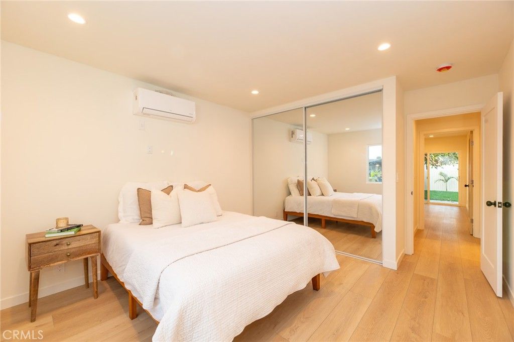 Image 7 of property listing at 1535 W 70th, Los Angeles, CA 90047