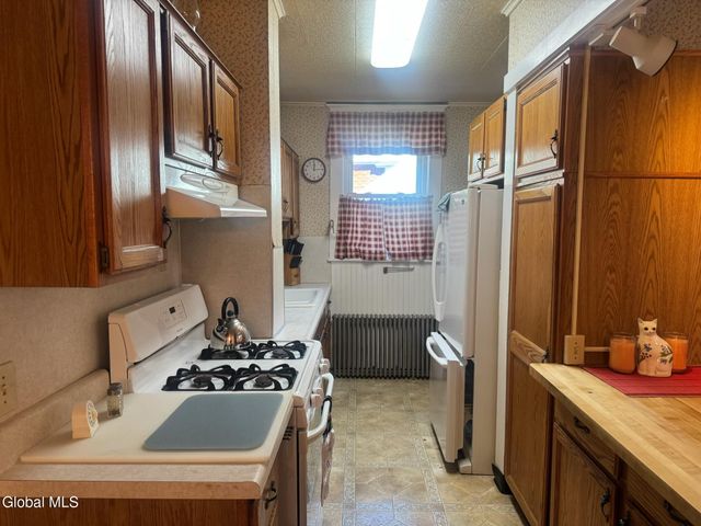 7 Fifth Avenue, Gloversville, NY 12078