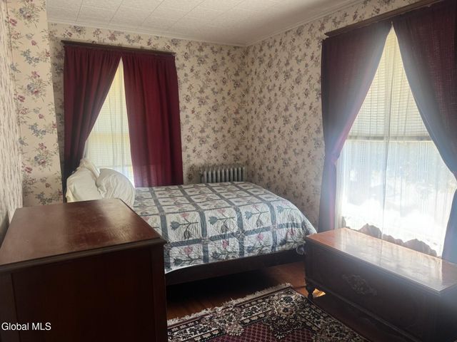 7 Fifth Avenue, Gloversville, NY 12078