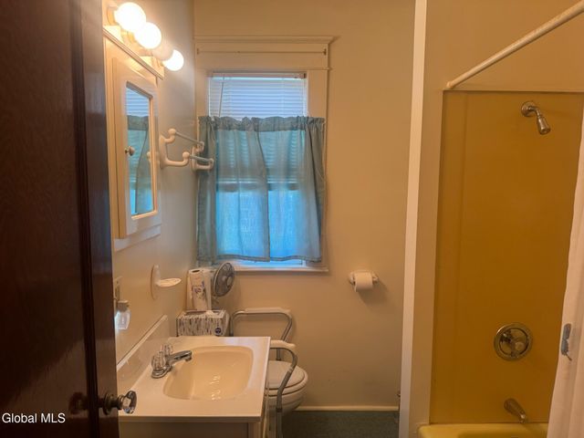 7 Fifth Avenue, Gloversville, NY 12078