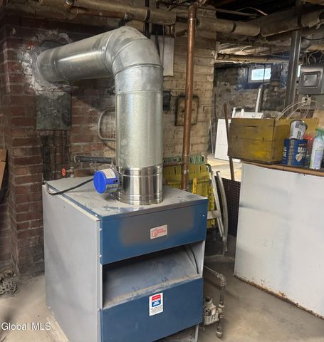 7 Fifth Avenue, Gloversville, NY 12078