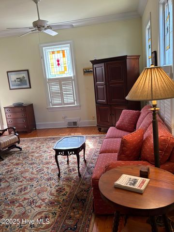 215 W Queen Street, Edenton, NC 27932