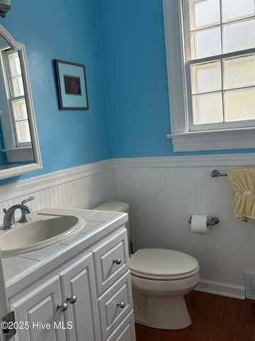 215 W Queen Street, Edenton, NC 27932