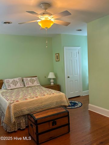 215 W Queen Street, Edenton, NC 27932