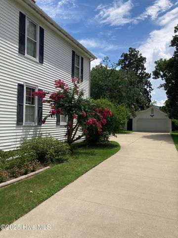215 W Queen Street, Edenton, NC 27932