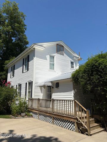 215 W Queen Street, Edenton, NC 27932