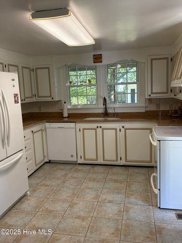 215 W Queen Street, Edenton, NC 27932